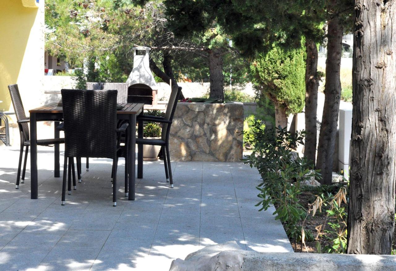 Villa Niva Vir Exterior photo